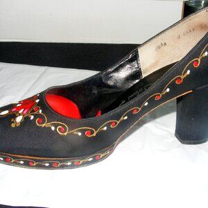 1940"s Vintage John Jerro Pumps. Size 6, Hand Painted